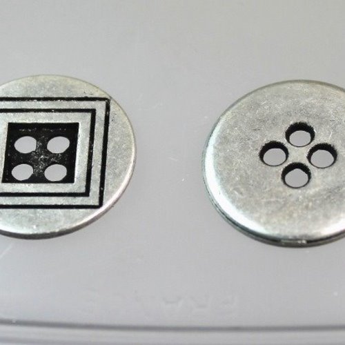2 boutons 4 trous en métal, argent vieilli,