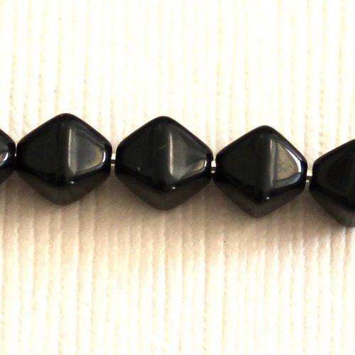 Pyramide double noir 6 x 6 mm 25 perles