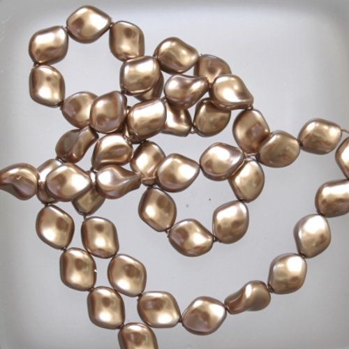 Perle ovale twistée nacrée 10 perles