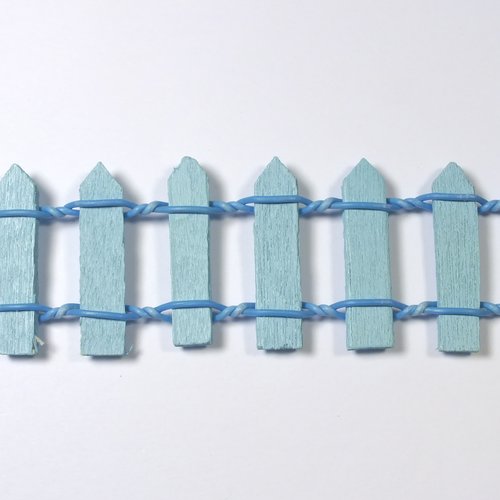 Miniature en bois : barrière ou clôture de jardin bleu ciel longueur 10cm hauteur 3cm