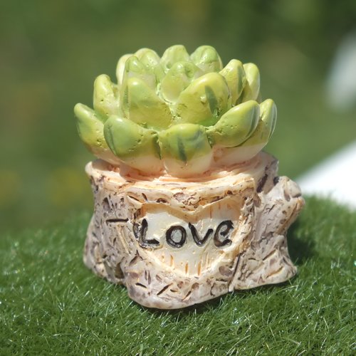 Miniature resine : cactus dans son pot décoratif hauteur 2.5cm (06)