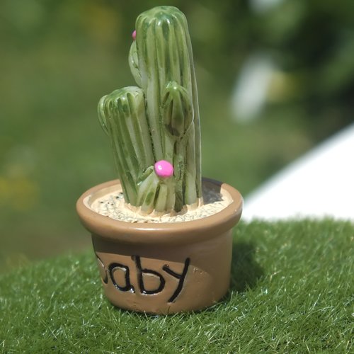 Miniature resine : cactus  hauteur 3.5cm (18)