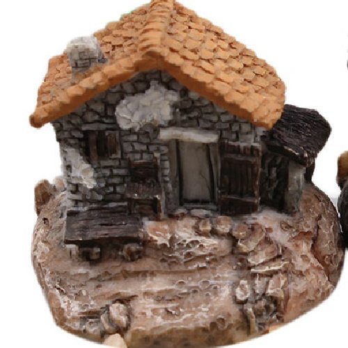 Miniature en resine : maison hauteur 3cm (20)