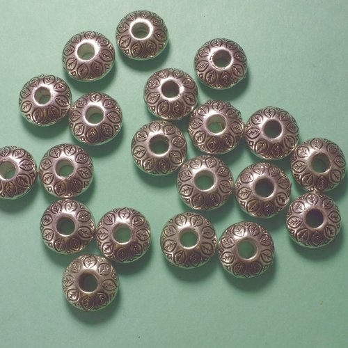 Lot 20 perles acryliques :  soucoupe argentées 13mm
