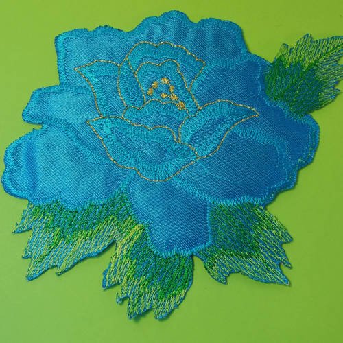 Applique tissu thermocollant : fleur bleu 150*130mm 
