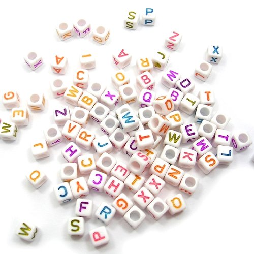 Perles acryliques : 100 cubes blancs avec lettres couleurs 7mm (02)