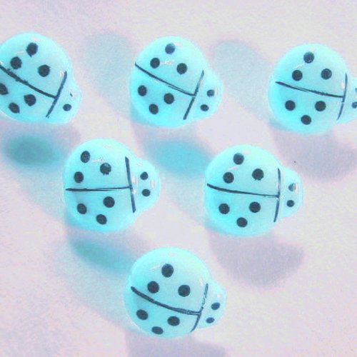 Lot 6 boutons acryliques : coccinelle bleu ciel 14*13mm