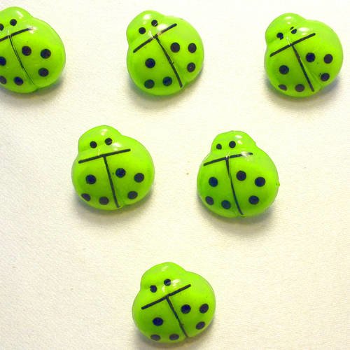 Lot 6 boutons acryliques : coccinelle vert/noire 14*13mm