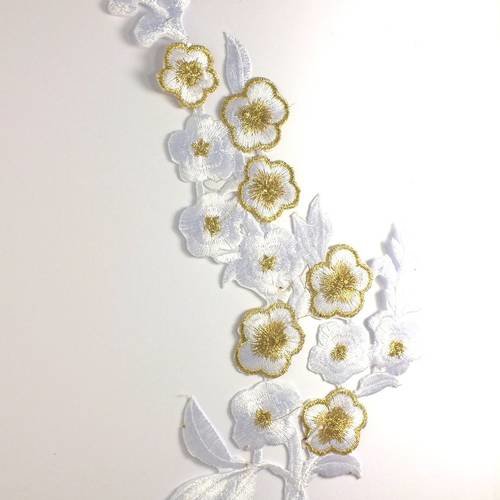 Applique tissu thermocollant : fleur blanc/dorée 260*110mm 