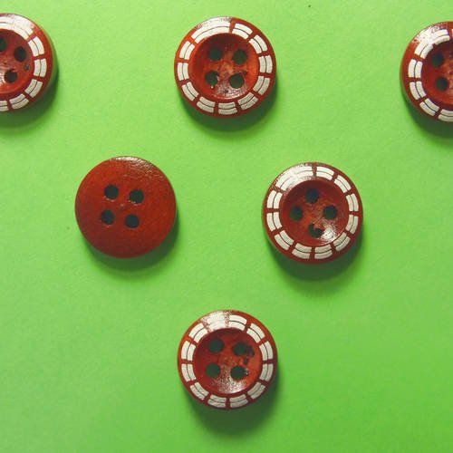 Lot 6 boutons bois : rond fantaisie marron 13mm (02) 