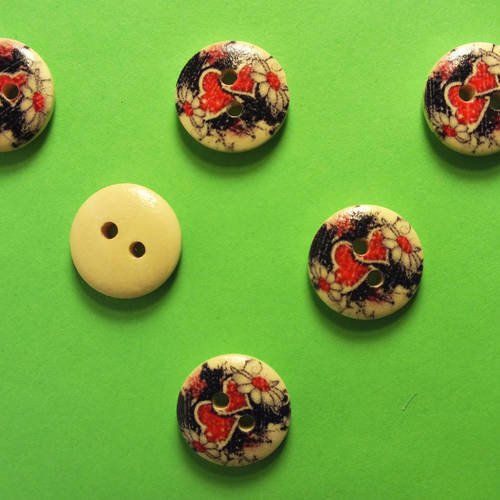 Lot 6 boutons bois : rond motif fleur 15mm (60)