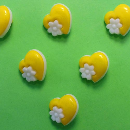 Lot 6 boutons : coeur jaune + fleur blanche 14mm 