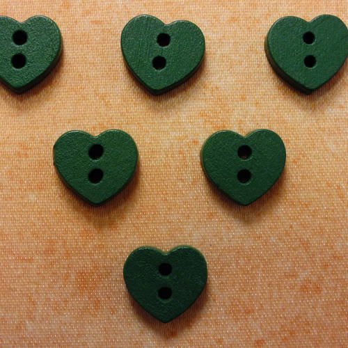 Lot 6 boutons bois : coeur vert 12mm 