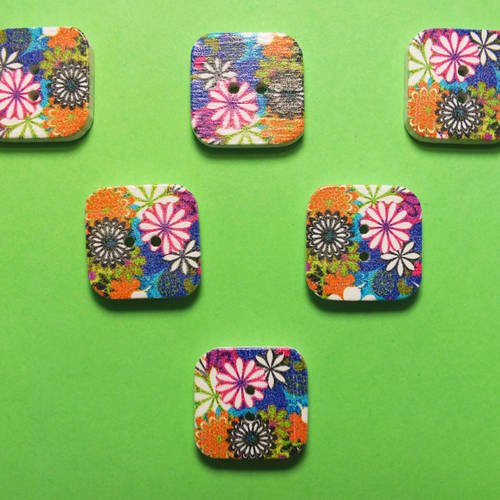 Lot 6 boutons bois : carré motif fleur 15mm (10)