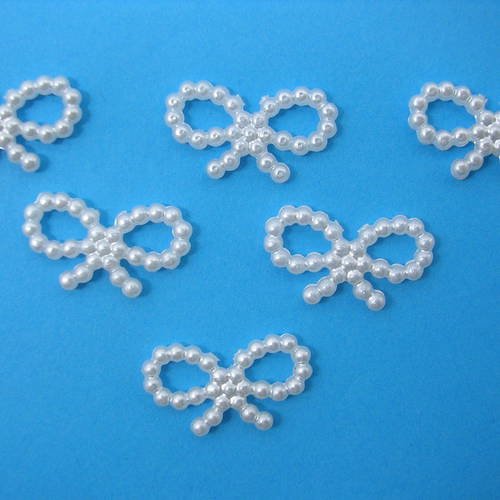 Lot  6 appliques perles plastiques  : noeud papillon blanc 18mm 