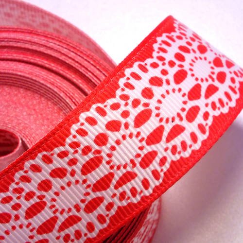 Ruban polyester : rouge motif imitation dentelle blanche largeur 26mm longueur 100cm (01)