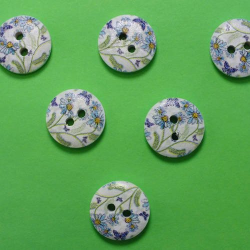 Lot 6 boutons bois : rond motif fleur 15mm (56)