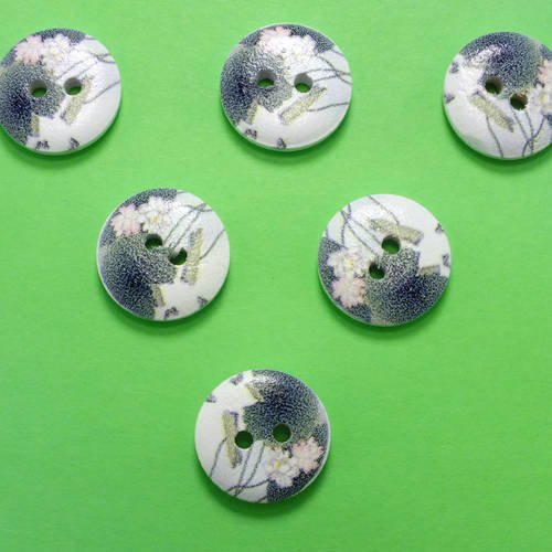 Lot 6 boutons bois : rond motif fleur 15mm (57)