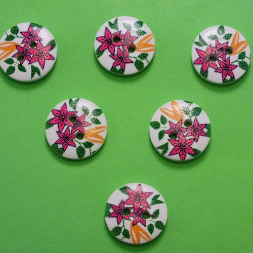 Lot 6 boutons bois : rond motif fleur 15mm (58)