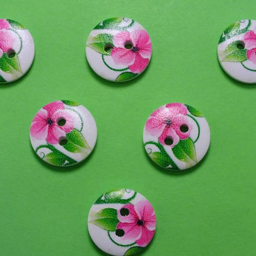 Lot 6 boutons bois : rond motif fleur 15mm (55)