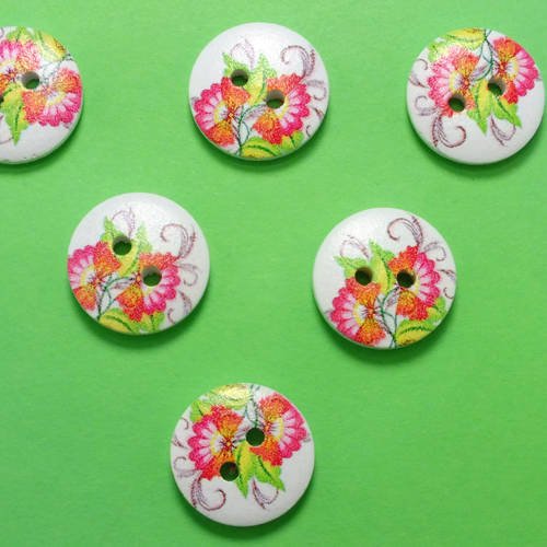 Lot 6 boutons bois : rond motif fleur 15mm (41)