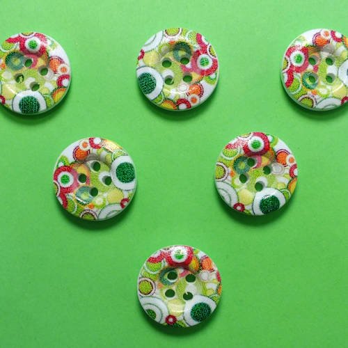 Lot 6 boutons bois : rond motif fleur 15mm (26)