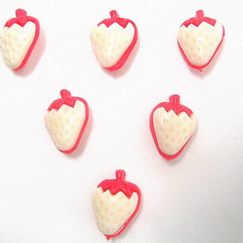 Lot 6 boutons acryliques  : fraise blanche/rouge 17*13mm (01)