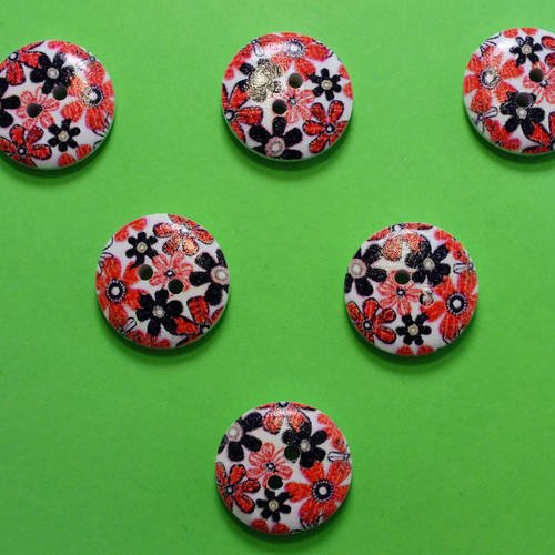Lot 6 boutons bois : rond motif fleur 18mm (12)