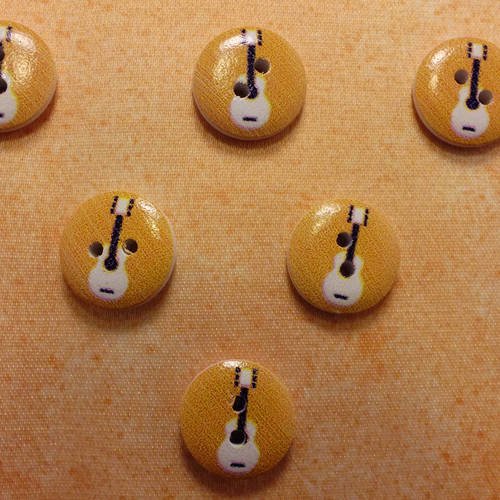 Lot 6 boutons bois : rond thème musique motif guitare 15mm (07)