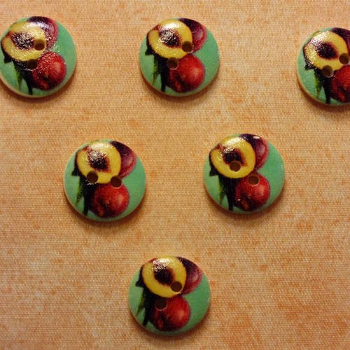 Lot 6 boutons bois : rond thème fruit motif prune 15mm
