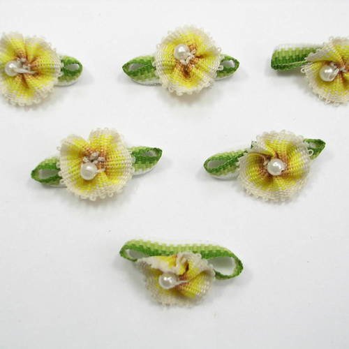 Lot  6 appliques tissus  : fleur jaune/blanche + 1 perle 15mm 
