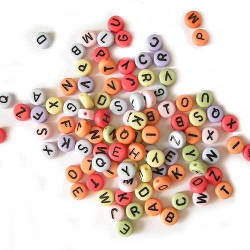 100 perles multicolores rondes lettre noire 7 mm 