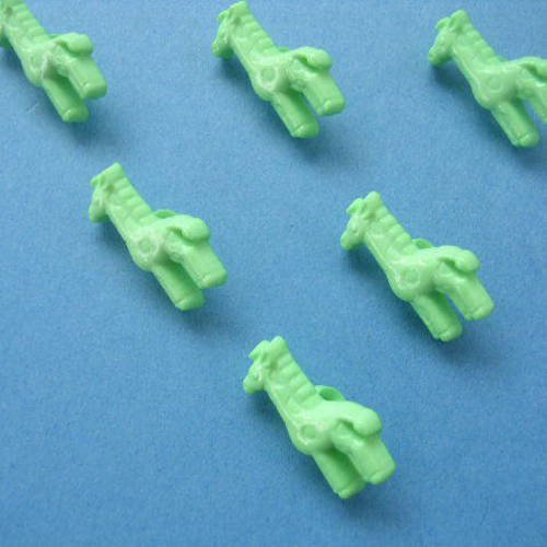 Lot 6 boutons acryliques : girafe verte 18*10mm (01)