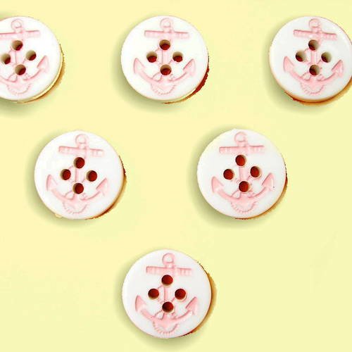 Lot 6 boutons : rond blanc motif ancre rose 15mm 