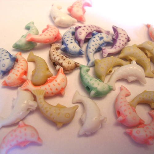 Lot 50 perles acryliques : dauphin multicolores 7mm
