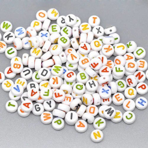 Perles acryliques : 100 rondes blanches avec lettres couleurs 7mm