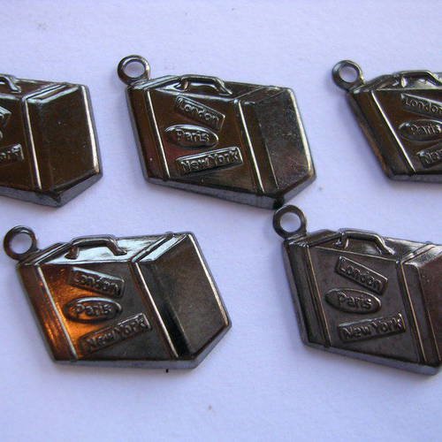 Lot  5 charms metals noirs  : valise 15mm