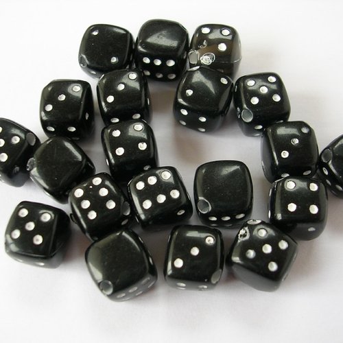Lot 20 perles acryliques : dés noir  8mm (02)