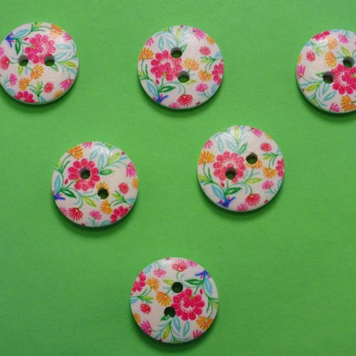 Lot 6 boutons bois : rond motif fleur 15mm (47)