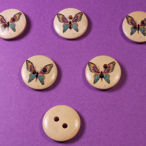 Lot 6 boutons bois : rond motif papillon 15mm (08)