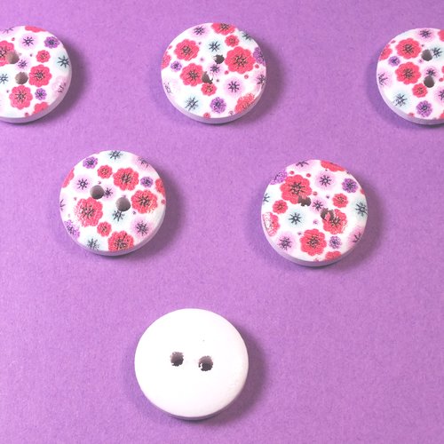 Lot 6 boutons bois : rond motif fleur 15mm (97)