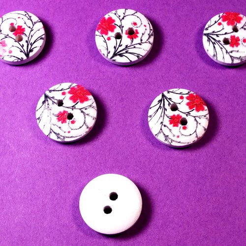 Lot 6 boutons bois : rond motif fleur 15mm (99)