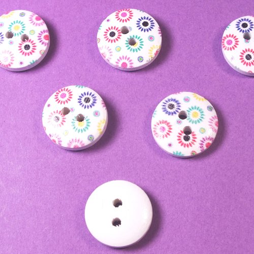 Lot 6 boutons bois : rond motif fleur 15mm (103)
