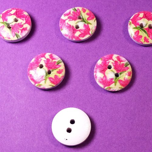 Lot 6 boutons bois : rond motif fleur 15mm (104)
