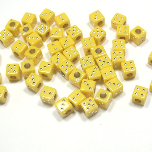Lot 50 perles acryliques : dés jaunes 6mm (03)