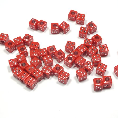 Lot 50 perles acryliques : dés rouges 6mm (03)