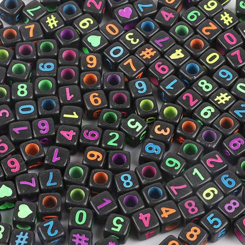 Perles acryliques : 100 cubes noirs chiffres multicolores 6mm
