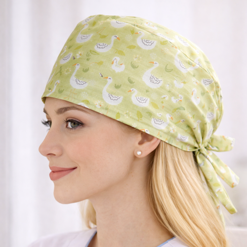 Calot chirurgical femme motif oies – vert doux & fleurs – fait main