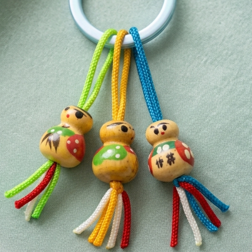 Porte clés avec trois puces d' amour vert bijou de sac original porte bonheur grigri