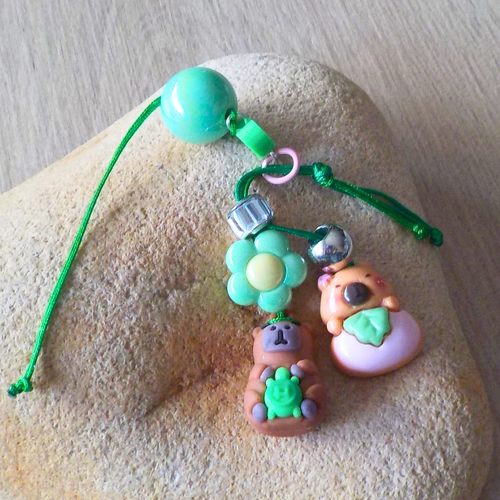 Bijou de telephone grigri de sac duo de capybara capibala mignon tortue vert coeur perles fleurs